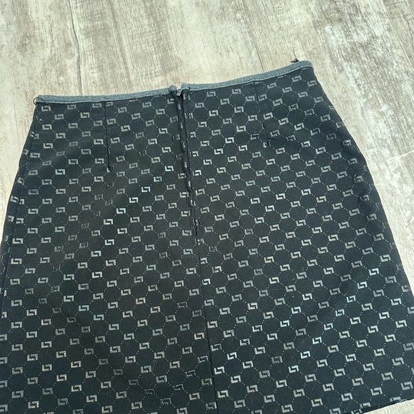 Reference&Co Black Monogram Mini Skirt - Picture 4 of 6